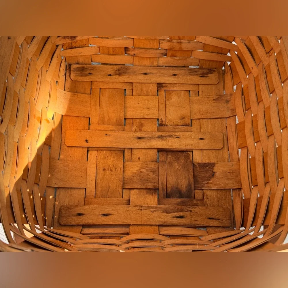 Longaberger Vintage Large Berry Basket With Handle Signed 2000 12” By 12” By 6”